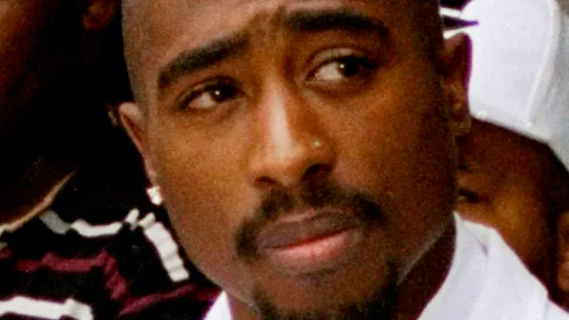 Začetek sojenja Duanu Davisu za umor Tupaca Shakurja