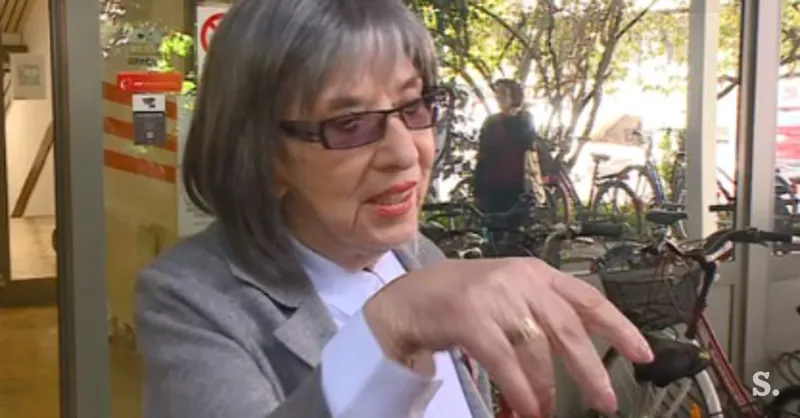 Svetlana Makarovič verbalno napadla novinarko Planet TV pred sodiščem