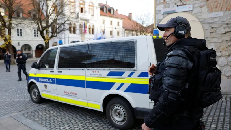Policija in Furs uvajata poostrene varnostne ukrepe po Šutarjevem zakonu