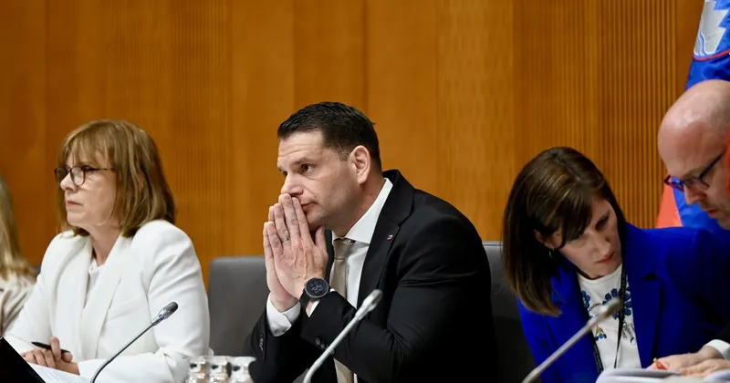 Svoboda, SD, Levica in Vesna zahtevajo ponovni razrez mest v delovnih telesih DZ