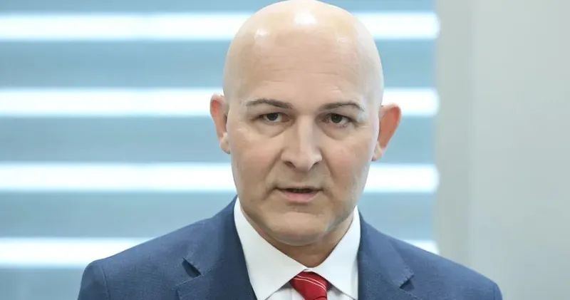 Minister Rončević ustavil razpis za nacionalno platformo umetne inteligence