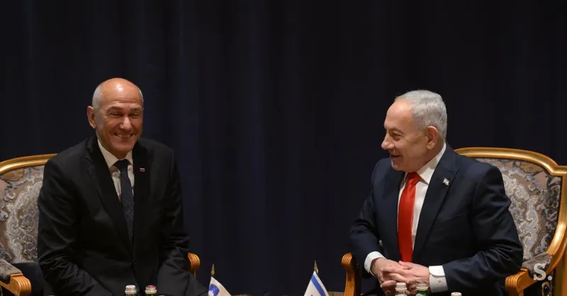 Netanjahu se Janši zahvalil za čestitke in ga povabil v Jeruzalem