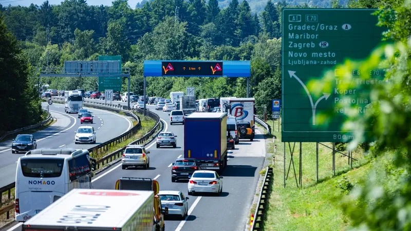 Dars napoveduje močno povečan promet na avtocestah med prvomajskimi prazniki