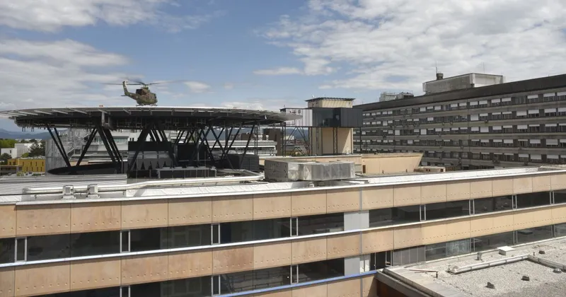 UKC Ljubljana prijavil nevarno letenje drona nad heliportom policiji in CAA