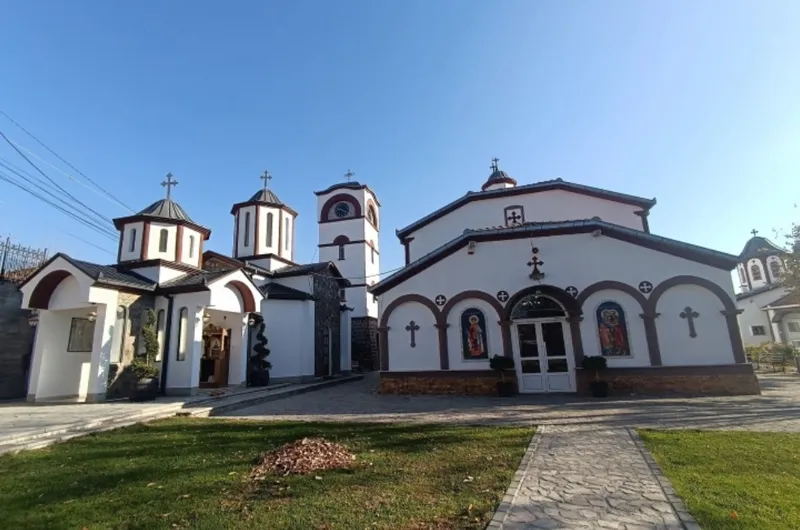 Крадец заглави на оградата на црквата „Св. Георгиј“ во Кочани при бегство