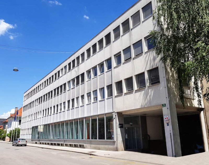 Vandalizem s svastikami na stavbi ministrstva za kulturo
