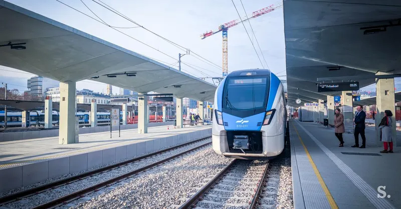 Slovenske železnice zaradi vročine omejile hitrosti vlakov