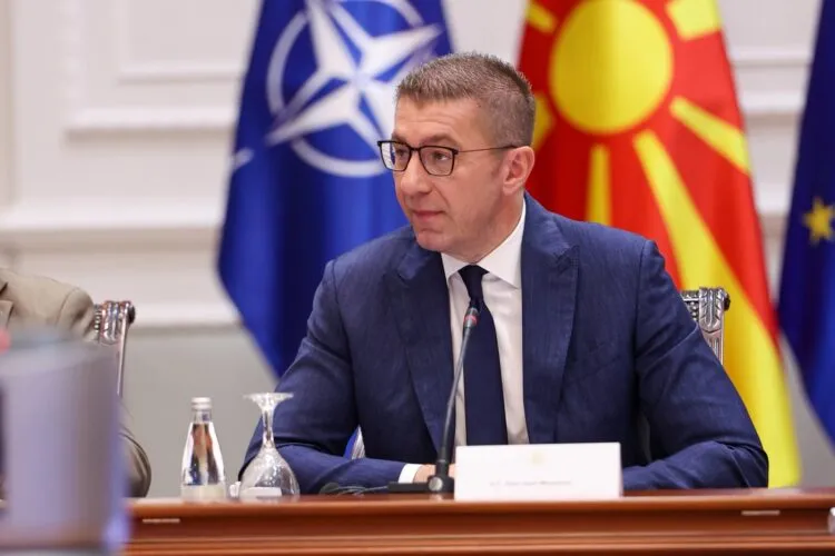 Македонија потпиша договори за изградба на железничката делница кон Бугарија
