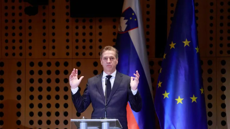 Opozicija obtožuje vlado zlorabe javnih sredstev za predvolilno kampanjo