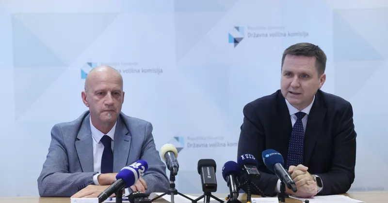 DVK zavrača očitke SDS o varnosti in zakonitosti predčasnega glasovanja