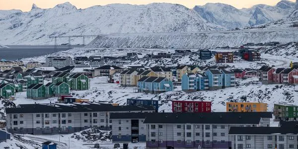 Močan veter povzročil popoln izpad elektrike in interneta v prestolnici Nuuk